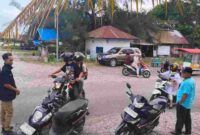 Keuchik Gampong Suak Indrapuri Drs. Sya'ban Lubis bersama aparatur gampong, Babinsa dan Bhabinkamtibmas saat melakukan patroli di kawasan Pelabuhan Jetty Meulaboh, Ujong Karang, Aceh Barat, Sabtu (19/9/2026).