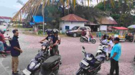 Keuchik Gampong Suak Indrapuri Drs. Sya'ban Lubis bersama aparatur gampong, Babinsa dan Bhabinkamtibmas saat melakukan patroli di kawasan Pelabuhan Jetty Meulaboh, Ujong Karang, Aceh Barat, Sabtu (19/9/2026).