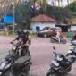 Keuchik Gampong Suak Indrapuri Drs. Sya'ban Lubis bersama aparatur gampong, Babinsa dan Bhabinkamtibmas saat melakukan patroli di kawasan Pelabuhan Jetty Meulaboh, Ujong Karang, Aceh Barat, Sabtu (19/9/2026).