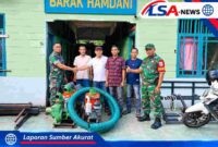 Personil kodim 0107 / Aceh Selatan membantu dua unit mesin pompa air kepada kepala desa kedai padang Teuku Raja Inal Untuk mengalirkan air kesawah masyarakat