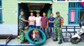 Personil kodim 0107 / Aceh Selatan membantu dua unit mesin pompa air kepada kepala desa kedai padang Teuku Raja Inal Untuk mengalirkan air kesawah masyarakat