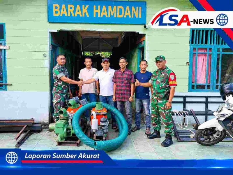 Personil kodim 0107 / Aceh Selatan membantu dua unit mesin pompa air kepada kepala desa kedai padang Teuku Raja Inal Untuk mengalirkan air kesawah masyarakat