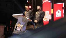 Bupati Aceh Barat Tarmizi, S.P., M.M. bersama Wakil Bupati Said Fadheil, S.H., saat pembukaan peringatan HUT ke-438 Kota Meulaboh di Aceh Barat, Sabtu (10/10/2026) malam.